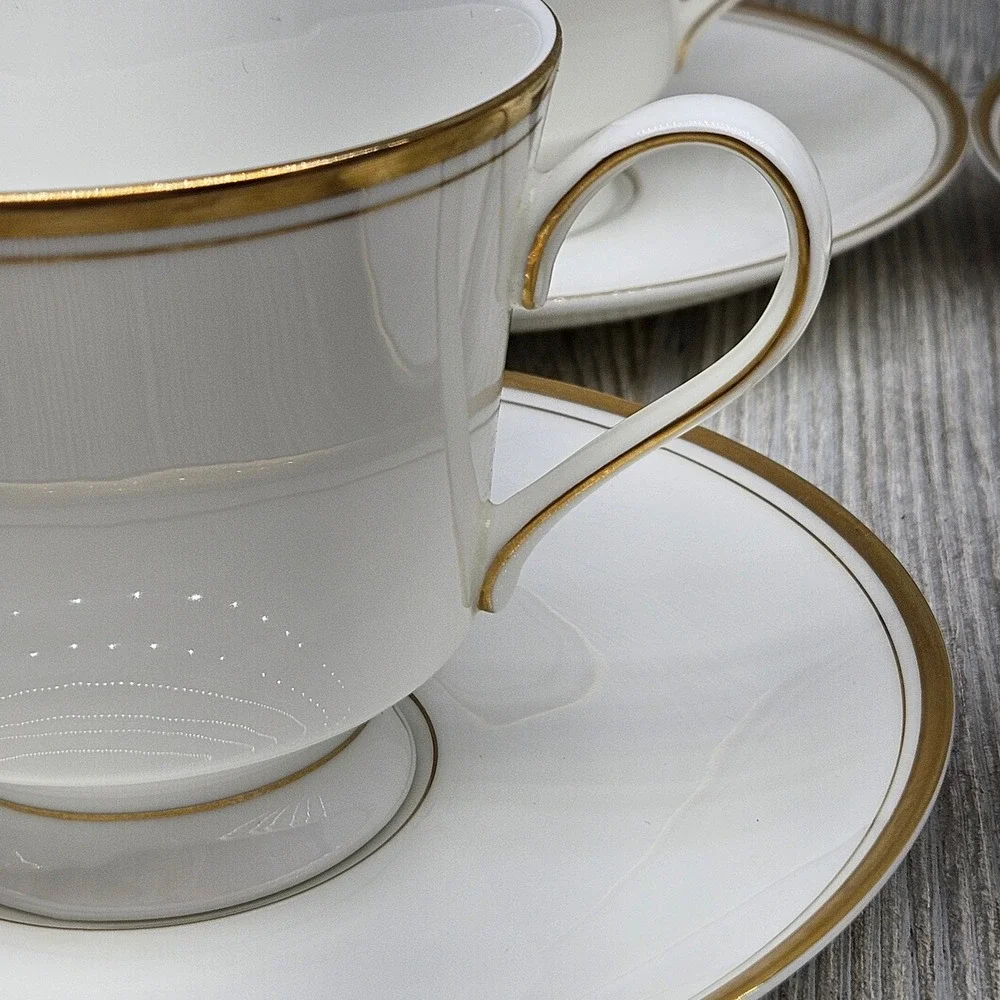 Mikasa Wheaton‎ Bone China Cup and Saucer Set of 4 White Gold Trim A1-102 Japan